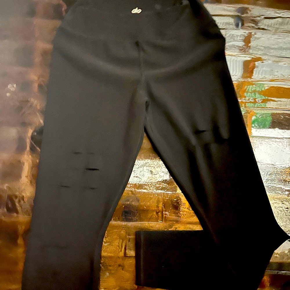 Black Leggings with Logo Detail alo yoga